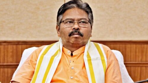 Officers appointed through UPSC are dacoits, says BJP minister ...